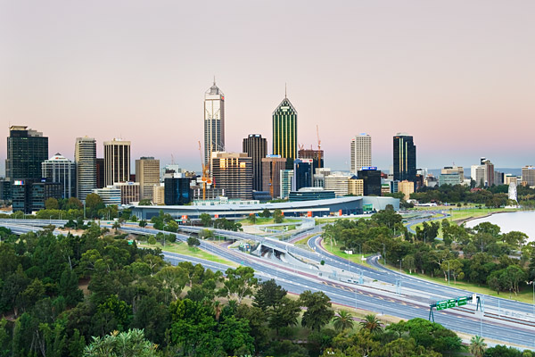 Ingo Öland: Perth Skyline; Klicken Sie auf das Bild um eine vergrößerte Ansicht sehen zu können.